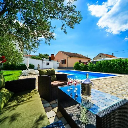 Apartamento Family-friendly With Swimming Pool Biograd Na Moru, Biograd - 8370